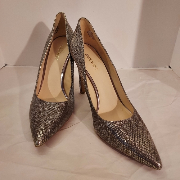 Nine West Tatiana Pointy Toe Gold Metallic Snake Print Pumps in Size 9.5 M - Picture 2 of 12